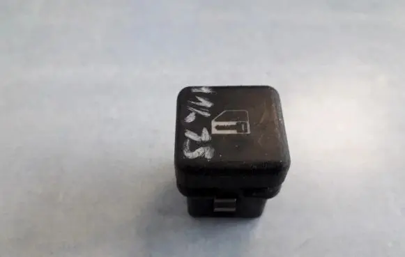 BMW 5 E39 Central locking switch button 8360828