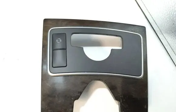 Mercedes-Benz E W212 Center console decorative trim A2126802807 1450884 BR212