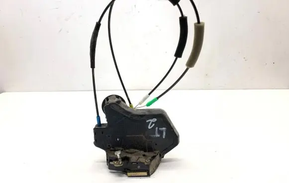 Toyota Avensis T250 Rear door lock