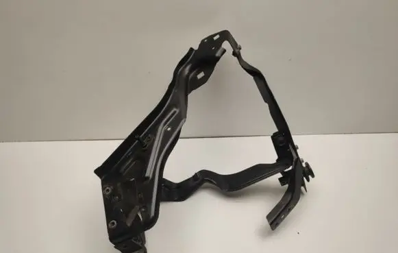 Mercedes-Benz C W204 Headlight/headlamp mounting bracket A2046201191