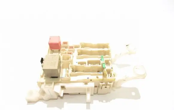 Toyota RAV 4 (XA30) Fuse module 8273042010