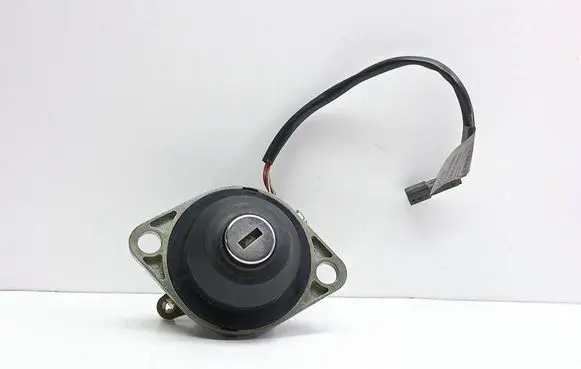 BMW 5 E39 Tailgate exterior lock 83636999