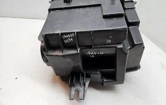 Renault Trafic III (X82) Fuse box set 243503708R