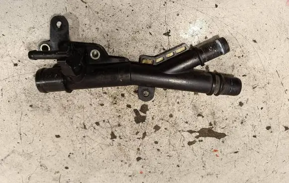 Nissan X-Trail T32 Engine coolant pipe/hose 1321014