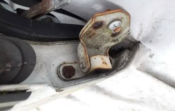 Mazda 626 Rear door lower hinge