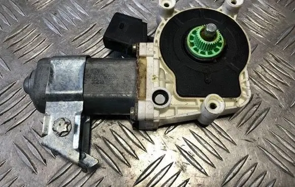 BMW 5 E60 E61 Rear door window regulator motor 7075672