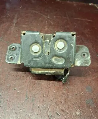 Loading door lock