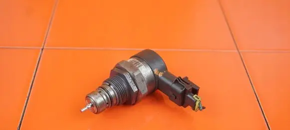 KIA Sorento Fuel pressure sensor 0281006037