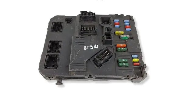 Citroen C4 I Picasso Fuse module 9657999780