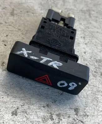 Nissan X-Trail T31 Hazard light switch 06016