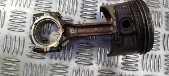Toyota Carina A60 Piston with connecting rod 219U