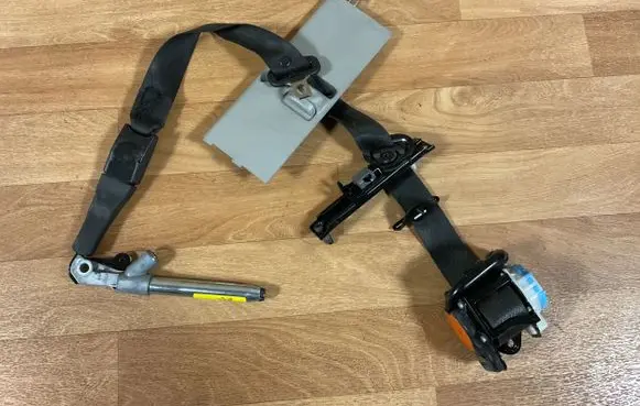 Opel Insignia A Front seatbelt 