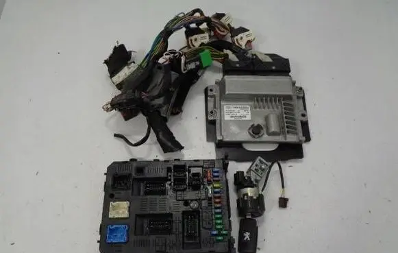 Peugeot 3008 I Engine ECU kit and lock set 9808270880