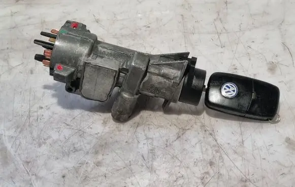 Volkswagen PASSAT B5 Ignition lock 4B0905851