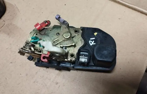 Chrysler Neon II Front door lock