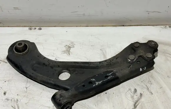 Peugeot 308 Front lower control arm/wishbone