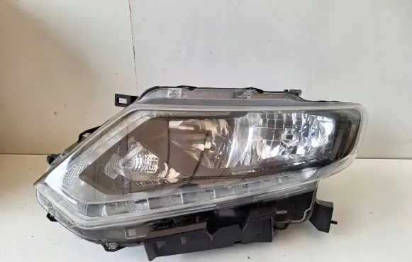 Nissan X-Trail T32 Headlight/headlamp