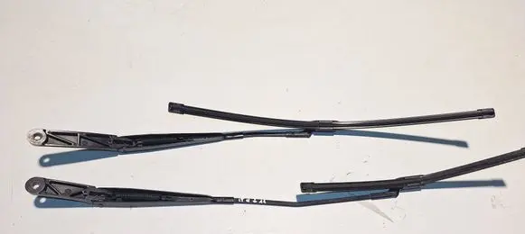 Volkswagen Golf VII Front wiper blade arm 5G1955409B 561955410