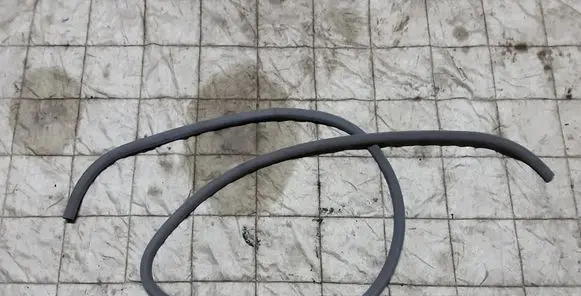 Lexus LS 460 - 600H Front door rubber seal