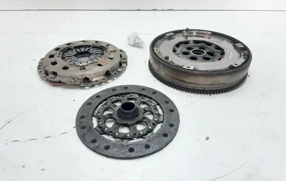 BMW 3 E92 E93 Clutch set kit 7560876 21217560876 7567841