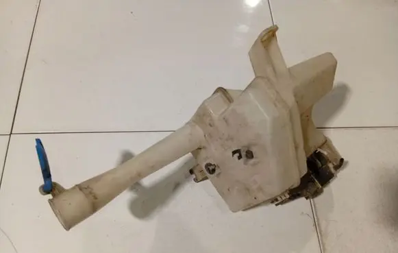 Hyundai i30 Windshield washer fluid reservoir/tank 9861021000