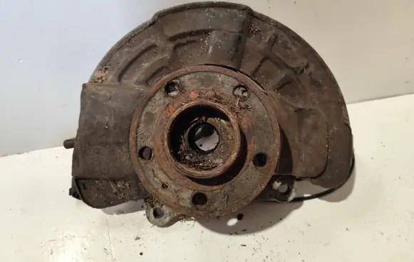 Volvo V70 Front wheel hub 9461944