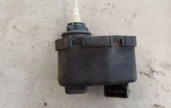 Volkswagen PASSAT B4 Headlight level adjustment motor 8A0941295 165941295
