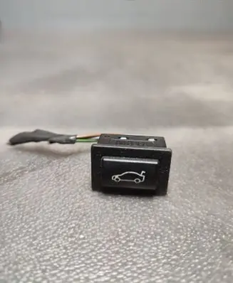 BMW 5 F10 F11 Tailgate opening switch 920031602