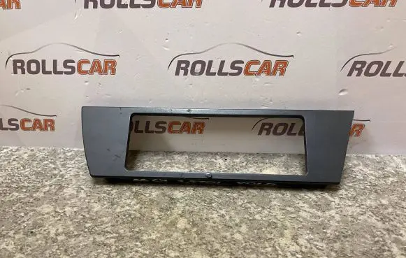 Radio/GPS head unit trim