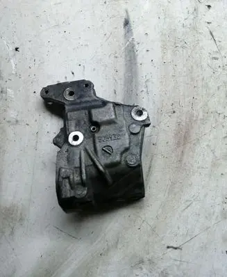 Ford C-MAX I Engine mounting bracket 505932