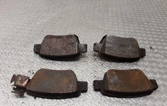 Toyota Avensis T250 Brake pads (rear) 