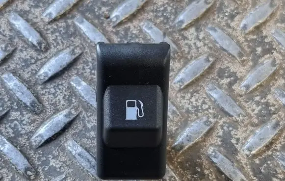 Mazda CX-5 II Fuel cap release pull handle 