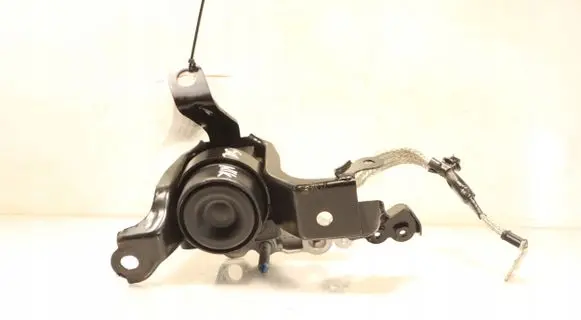 Engine mount vacuum valve