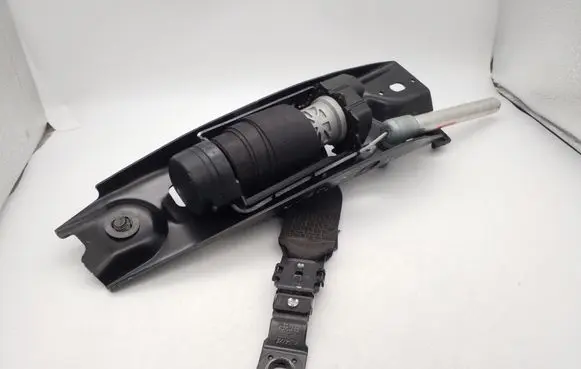 Volvo V70 Front seatbelt 39860302