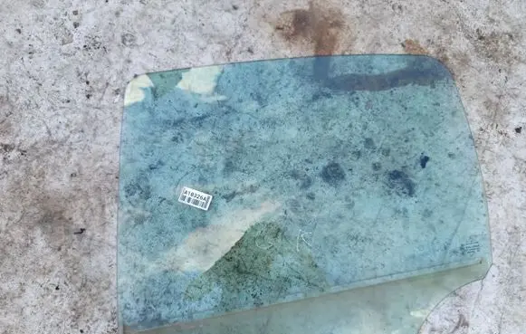 Rear door window glass