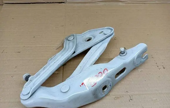 Skoda Octavia Mk4 Engine bonnet/hood hinges 5E3823301 1621L1
