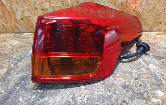 Toyota RAV 4 (XA40) Rear/tail lights