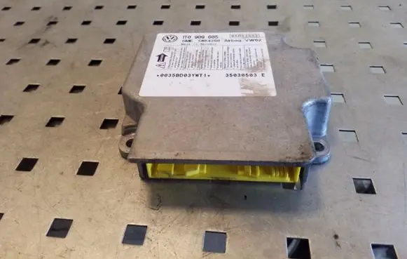 Volkswagen Touran I Airbag control unit/module 1T0909605