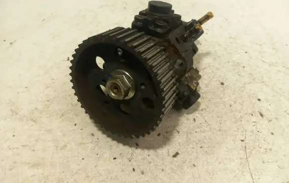 Opel Zafira B Fuel injection high pressure pump 0055206679 0445010156