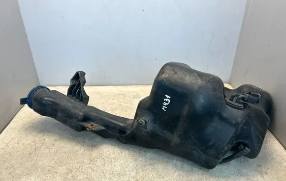 Mercedes-Benz C W204 Windshield washer fluid reservoir/tank A204869
