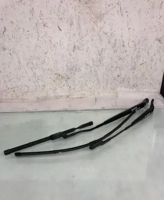 Opel Mokka B Front wiper blade arm 9822931680 9822931880