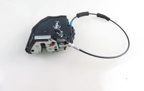 Toyota Avensis T270 Rear door lock