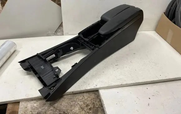 Mercedes-Benz C W204 Center console A2046800150