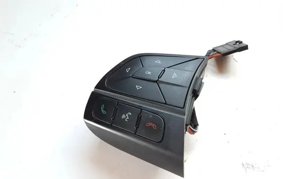 Steering wheel buttons/switches