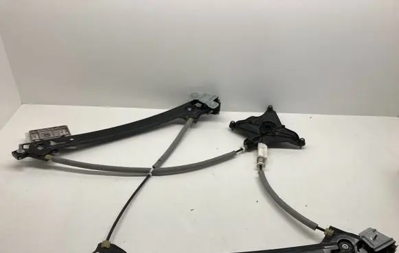 Ford Mustang VI Front door window regulator with motor C22246104R 17004 R9CRBC22252
