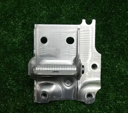 BMW 5 F10 F11 Radiator mount bracket 7186514