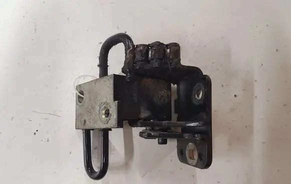 Audi A6 S6 C6 4F Front door lower hinge 8E0831411E