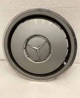Mercedes-Benz E W124 R15 wheel hub/cap/trim 1244010924 7273200