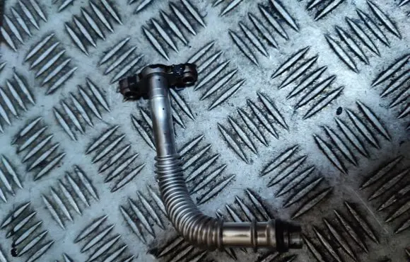 Opel Vivaro Turbo turbocharger oiling pipe/hose 9823885680