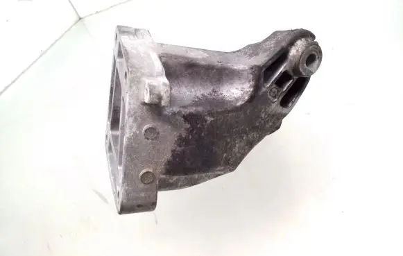 Mercedes-Benz CLS C218 X218 Engine mounting bracket A6422233404